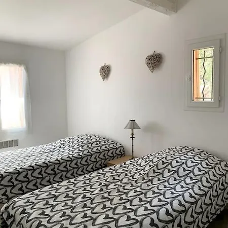 Lägenhet La Tonnelle: Deux Chambres, Terrasse, Parking