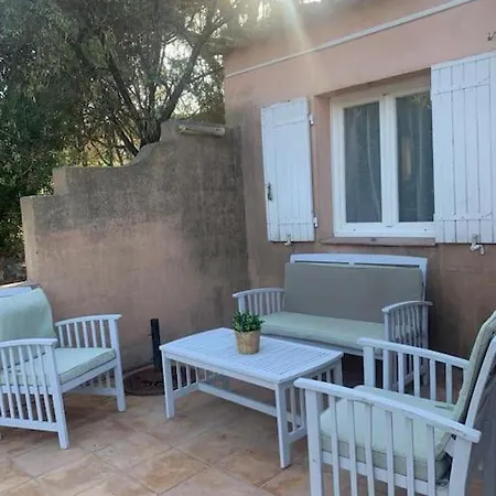 Lägenhet La Tonnelle: Deux Chambres, Terrasse, Parking Grimaud