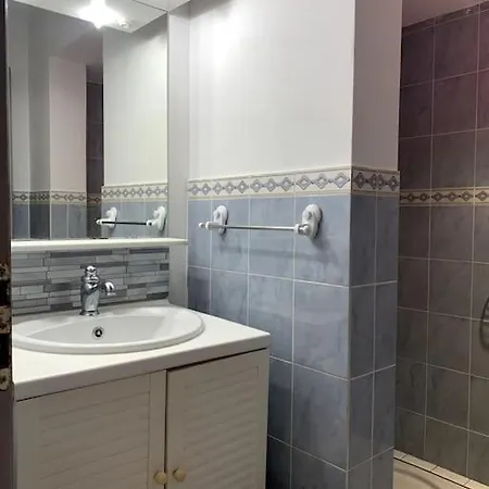 Lägenhet La Tonnelle: Deux Chambres, Terrasse, Parking *